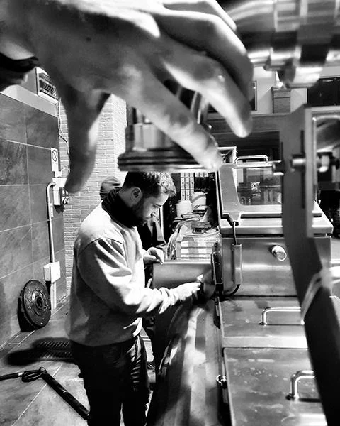 Lavorazione Frantoio Principe Paviro Mentre si lavora al frantoio